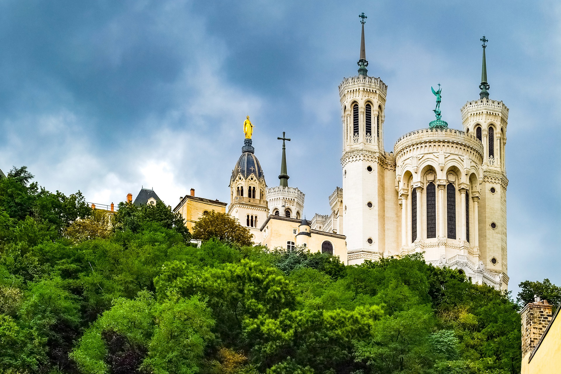 LYON CRUCEROS RODANO RHONE CRUISES CRUCEROS FLUVIALES FRANCIA CRUCEROS FRANCE CRUISES #Lyon #CrucerosRodano #RhoneCruises #CrucerosFrancia #CrucerosLyon #LyonCruises